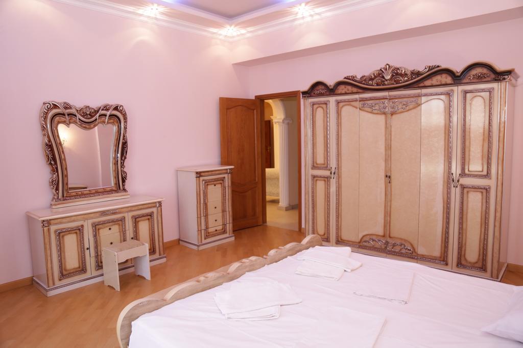 Vip Apartment Next To Republic Square Yerevan Bagian luar foto