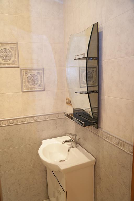 Vip Apartment Next To Republic Square Yerevan Bagian luar foto