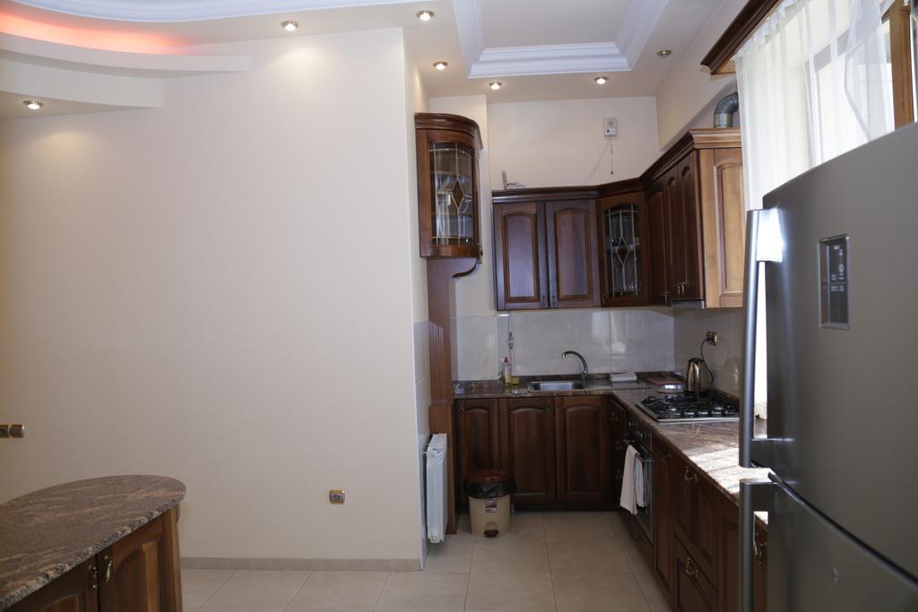 Vip Apartment Next To Republic Square Yerevan Bagian luar foto