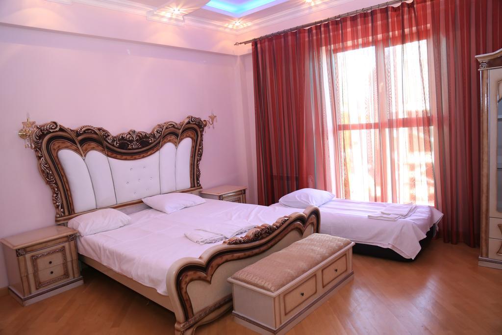 Vip Apartment Next To Republic Square Yerevan Bagian luar foto