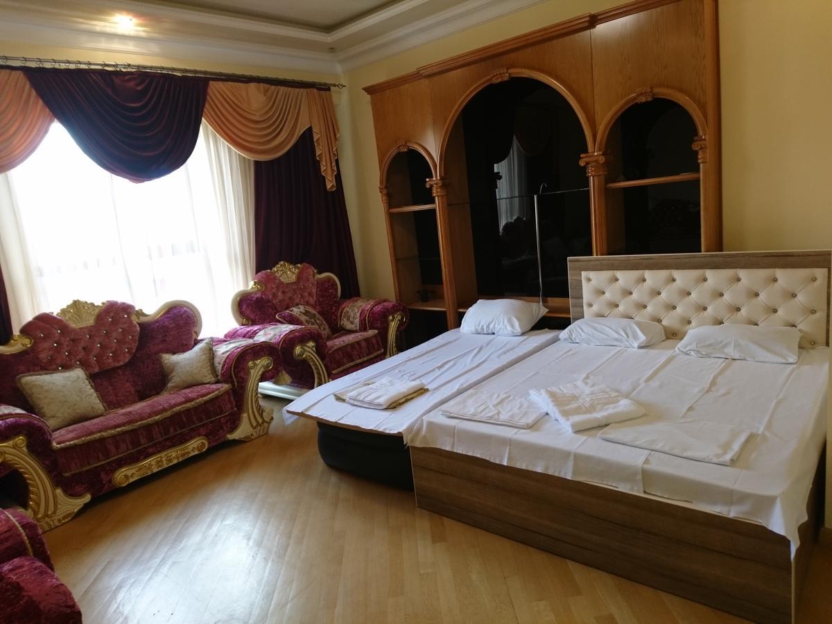 Vip Apartment Next To Republic Square Yerevan Bagian luar foto